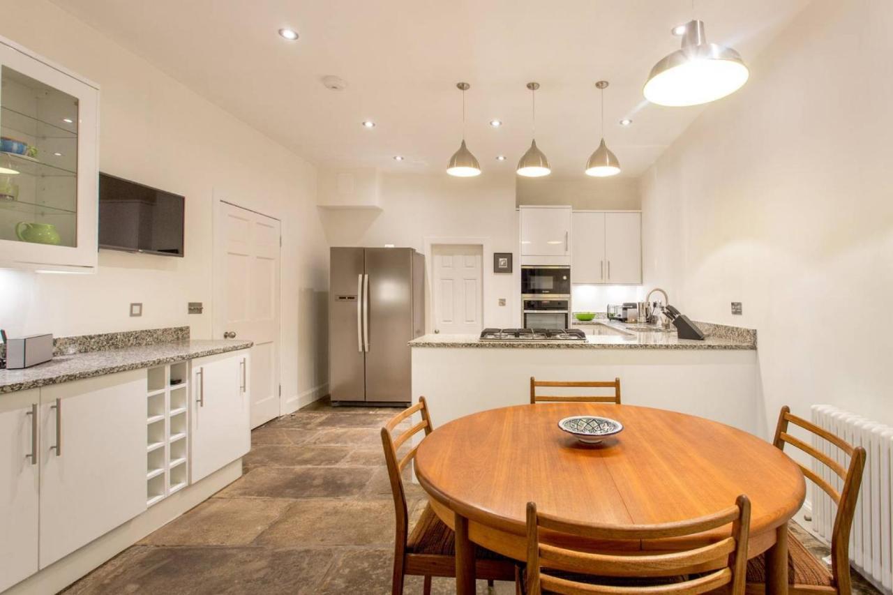 Joivy Spacious 2 Bed Apt In Ideal City Centre Location Appartement Edinburgh Buitenkant foto