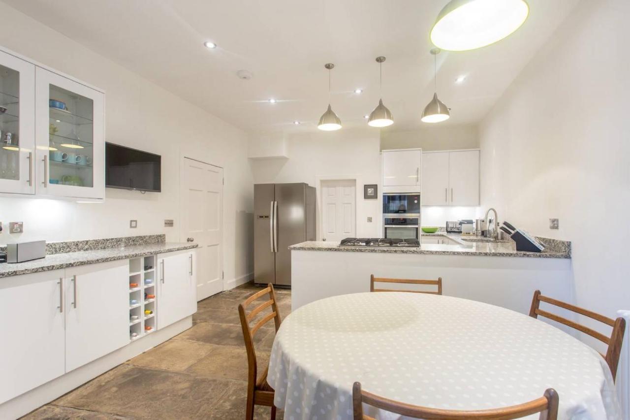 Joivy Spacious 2 Bed Apt In Ideal City Centre Location Appartement Edinburgh Buitenkant foto