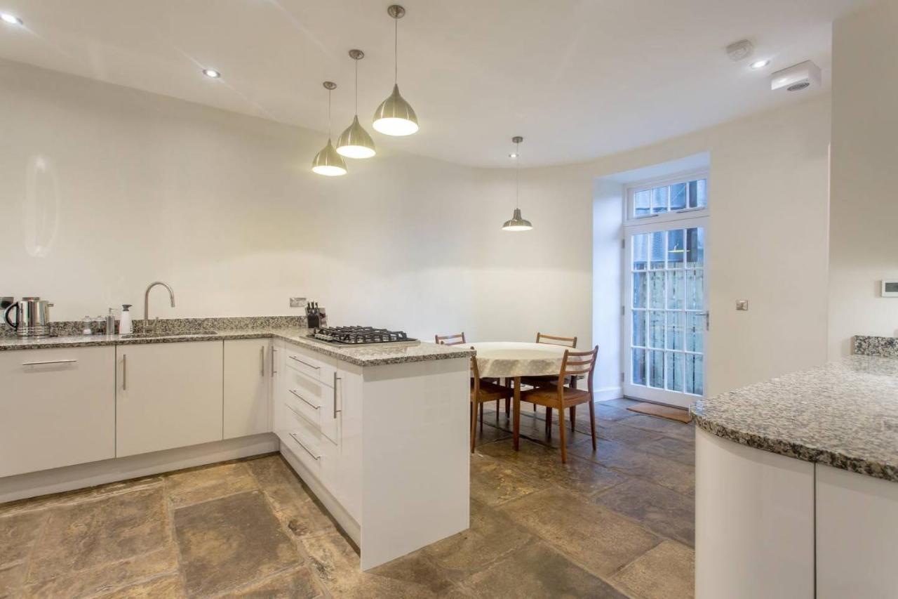 Joivy Spacious 2 Bed Apt In Ideal City Centre Location Appartement Edinburgh Buitenkant foto