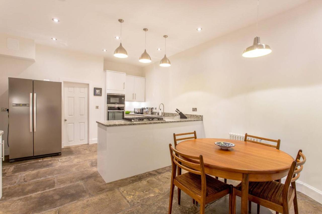 Joivy Spacious 2 Bed Apt In Ideal City Centre Location Appartement Edinburgh Buitenkant foto